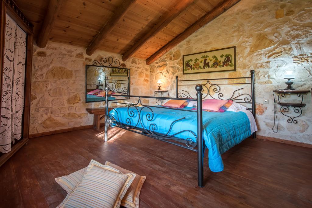 Ktima Kourou Guest House พลานอส ห้อง รูปภาพ